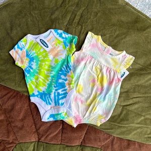NWT Bundle of 2 tie-dyed bodysuits! one bubble & one reg. Old Navy 0-3 cotton